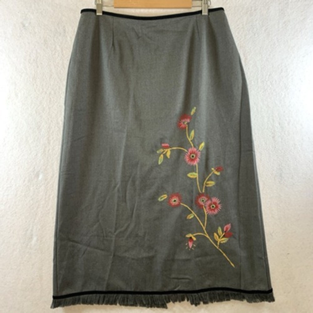 VTG Floral Embroidered Midi Skirt Sz 16 Gray‎ Cottagecore Folk Fringe Hem Career